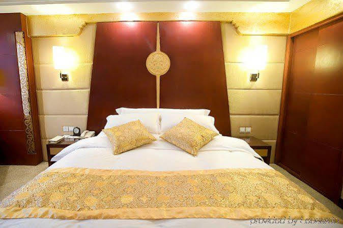 Minshan Lhasa Grand Hotel Chengdu Kamer foto